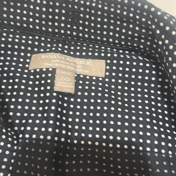 BANANA REPUBLIC POLKA DOT WOMEN DRESS SHIRT BLACK AND WHITE IN SIZE 0 - Picture 6 of 7